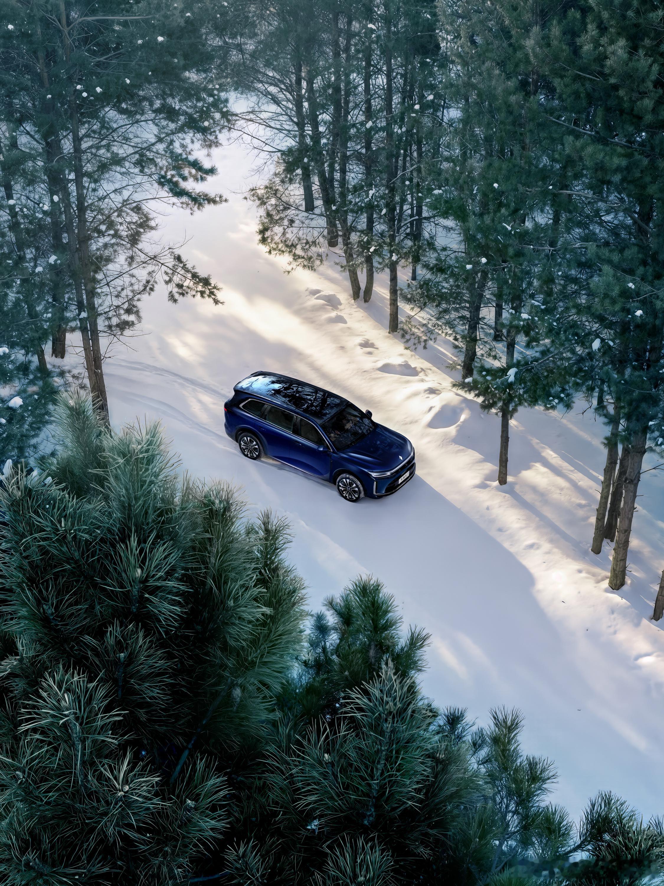 上汽通用五菱与华为合作共同推出了高端品牌-华境首款车型华境S也是华为的三“境”之