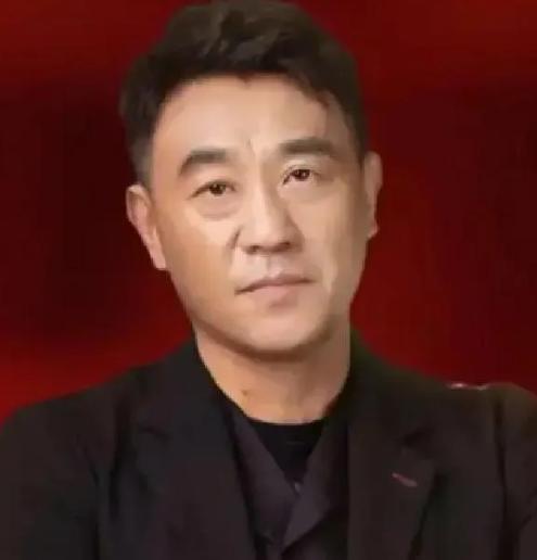 1997年，何冰遇到了多年未见的女同学李海洋，女同学说：“我都29了，嫁不出去了