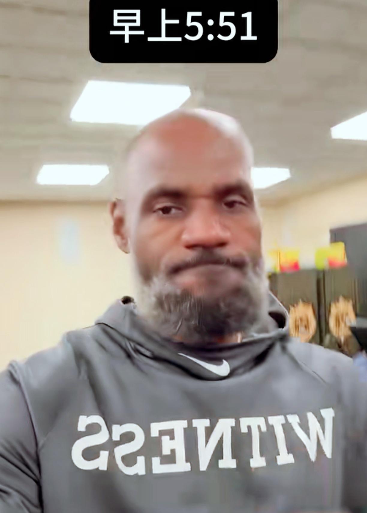 老詹：你们看着办吧，反正我已经开始备战下赛季了。

近日，已经彻底成为自由身的老
