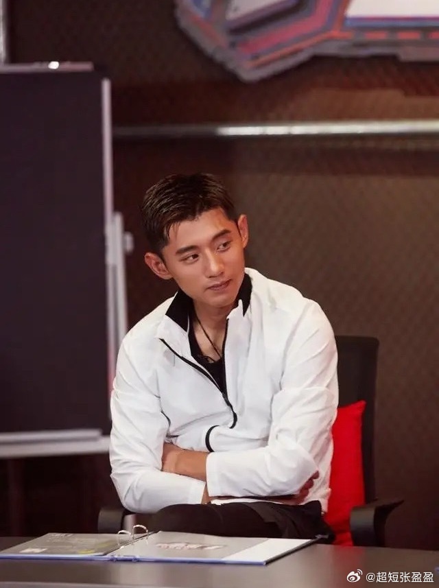 这说的是谁啊！著名国手刘某某说能赢球干嘛要退役啊？铁定是打不过了，哪是因为伤病。