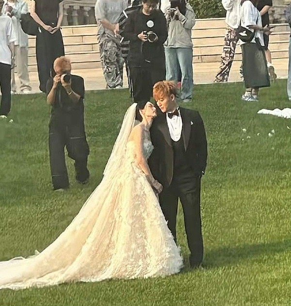 黄子韬婚礼不会跟黄晓明一样，整个婚礼全是赞助吧[doge] ​​​