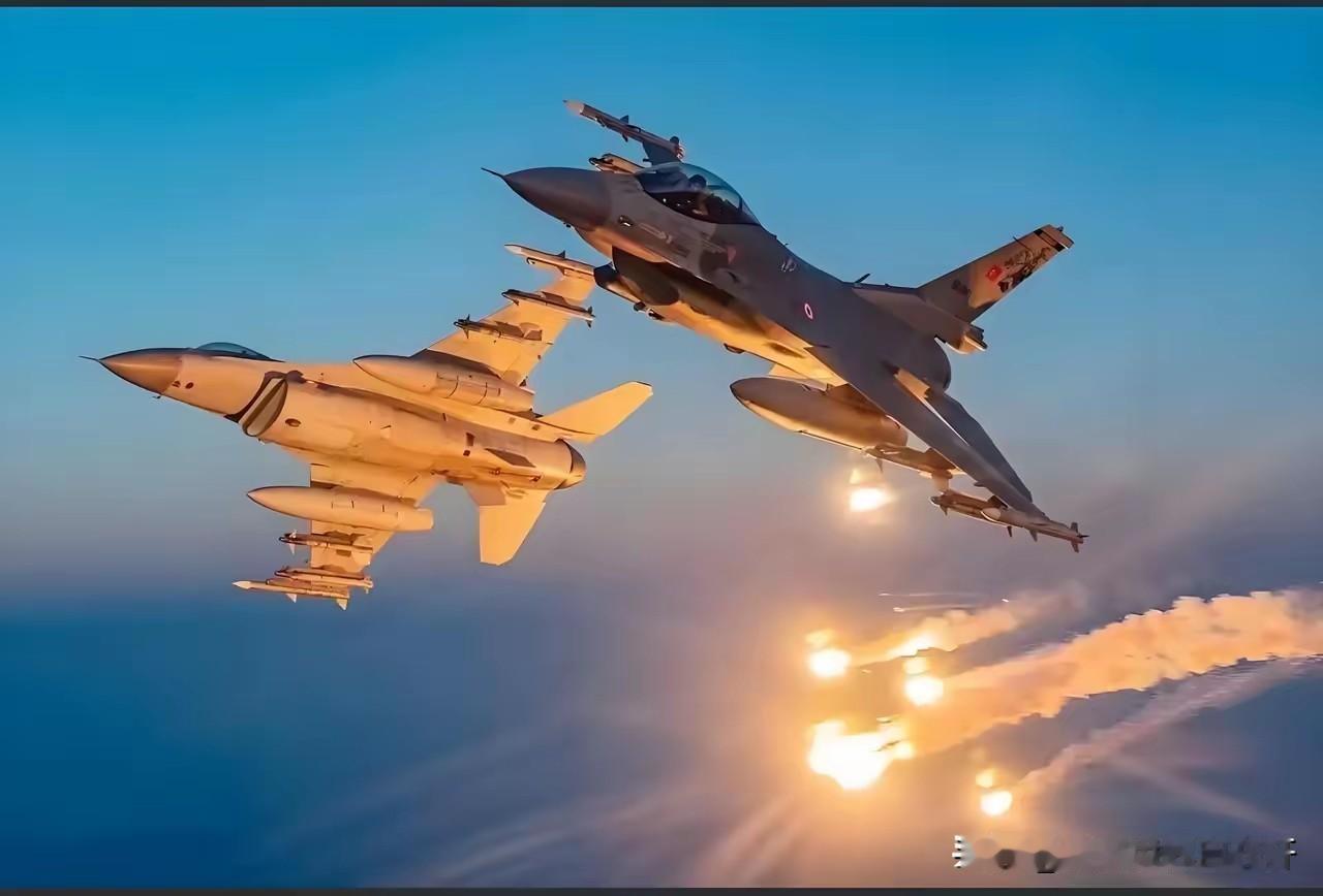 此刻，美国想死的心都有了！
伊最高领袖穆杰塔巴，
9日晚发表书面讲话：
1、侵略