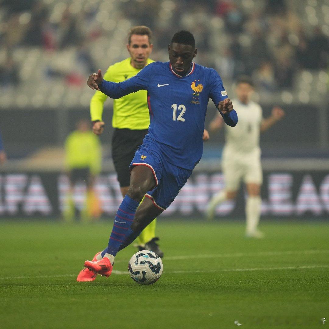 上半场临近尾声，大家加油！🇫🇷0-0🇮🇱  法国vs以色列  法国球迷俱
