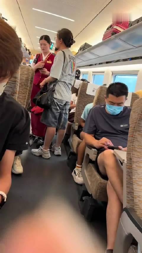 厉害了，自作主张把别人的物品当垃圾扔掉了，别人多问了几句，她就不耐烦了，瞬间爆发
