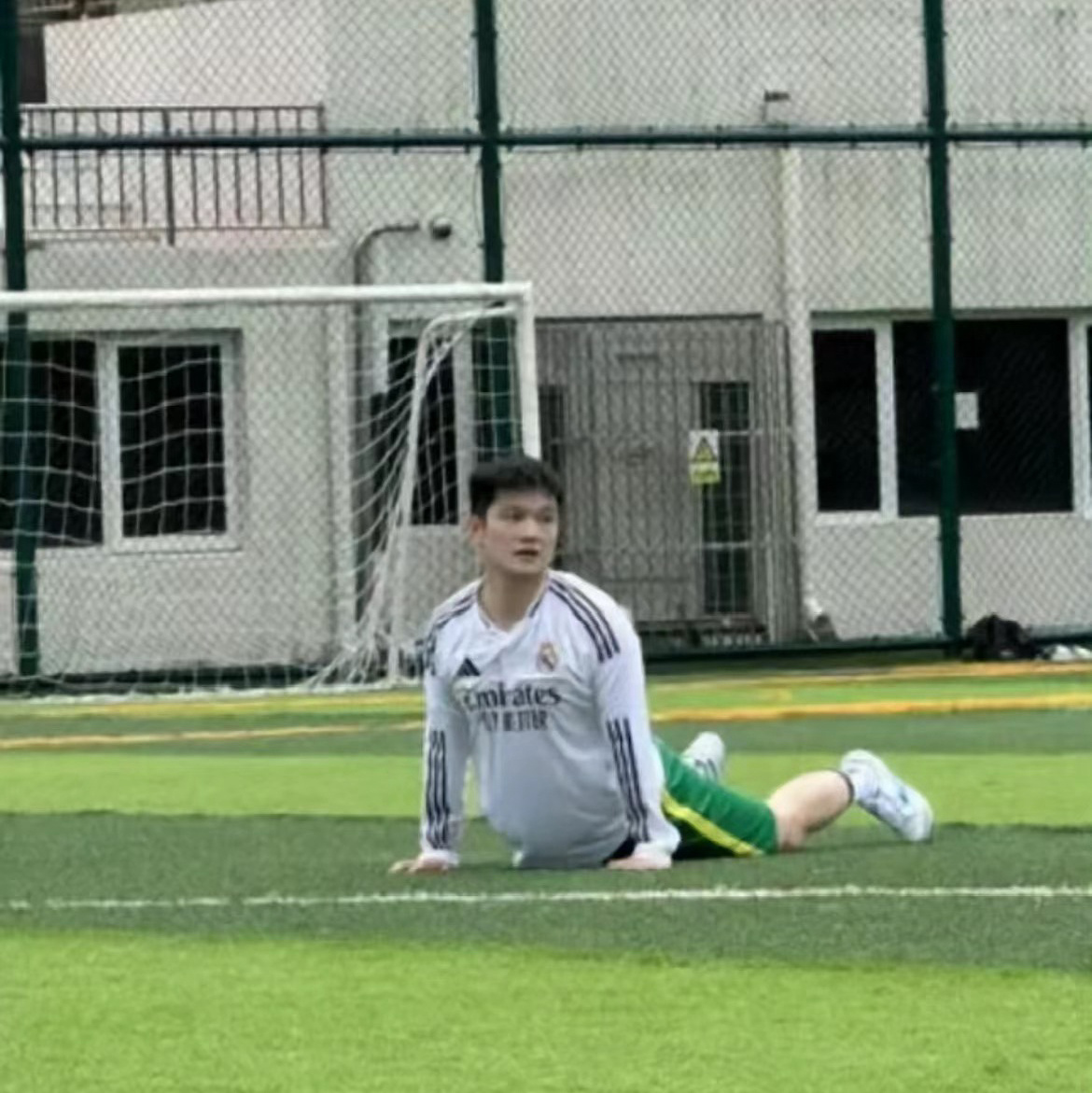乒乓球场：这样的热身你从未对我做过...[裂开] ​​​