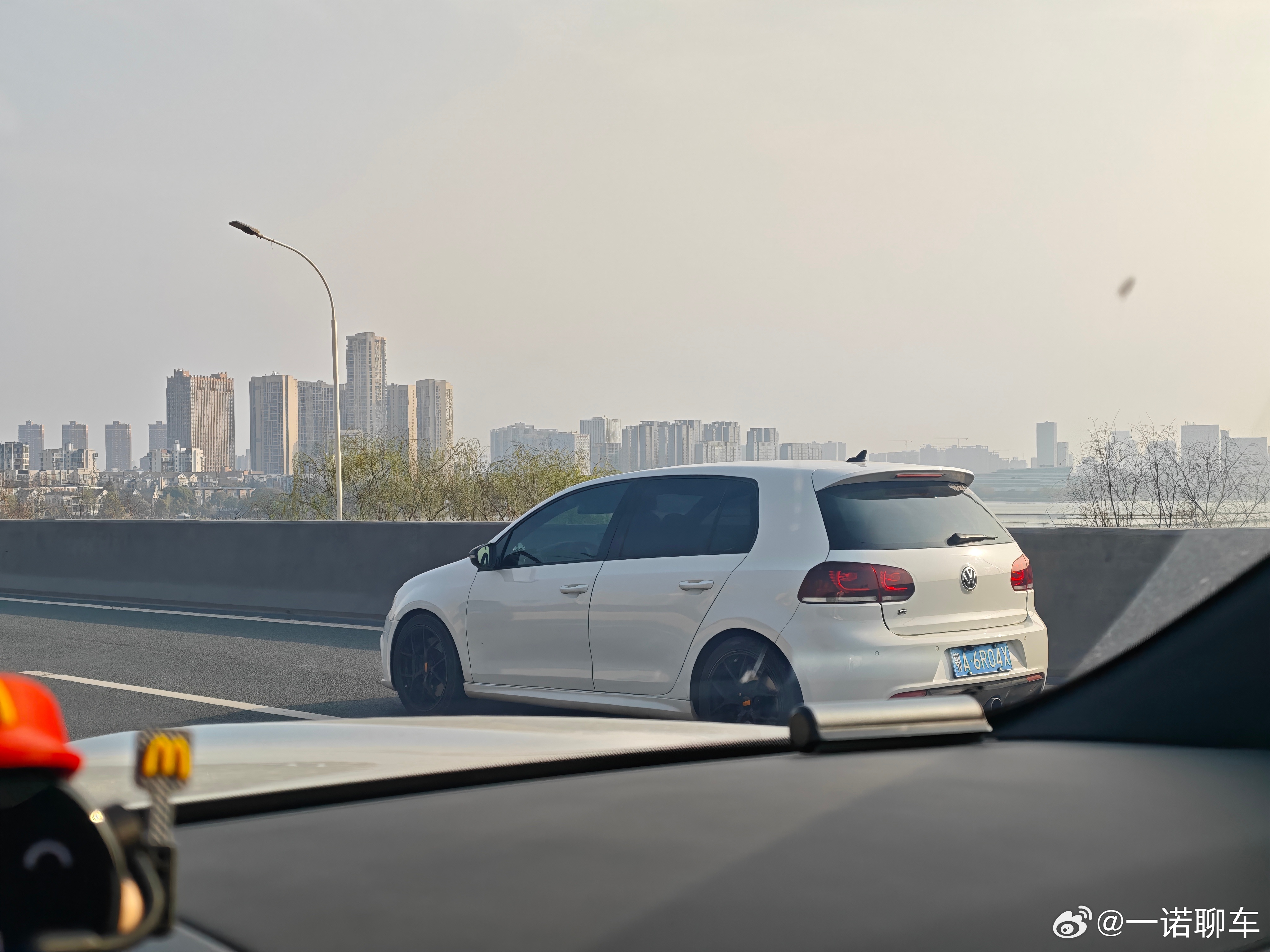 6代高R真是一代经典 现在几万块钱都能买到合适的了 如果考虑gti的话，再加一点