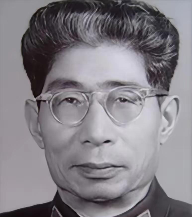 1967年，许世友到北京开会，一开国上将笑着和他打招呼，他理都不理，对方只能尴尬