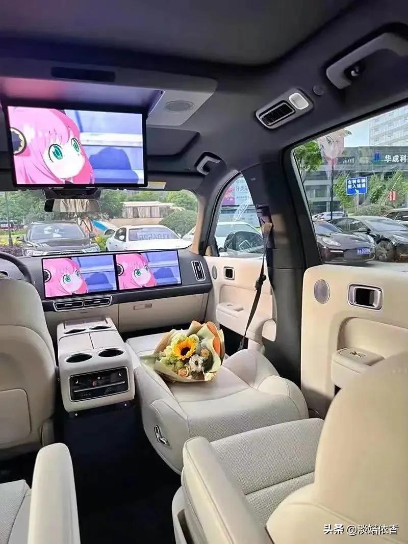 请听我一句劝，不论你买不买车，你都会感激我。
油车20万：使用10年，油费10万