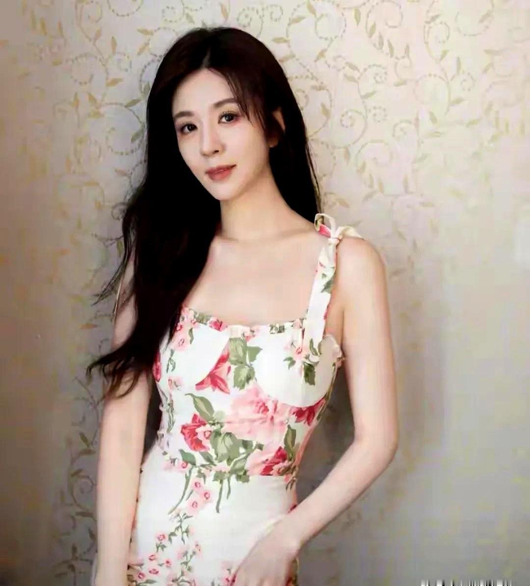 王晓晨发了个心情照，说“人心呢？”引发猜测。

其实她前几天因为误药心悸，挂水时