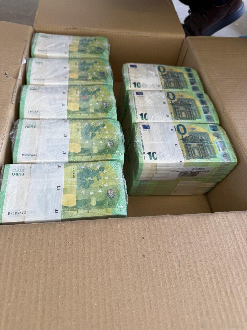 布达佩斯已归还了上次没收乌军的钱和物品好象有好几千万美元的。orban虽然被搞掉