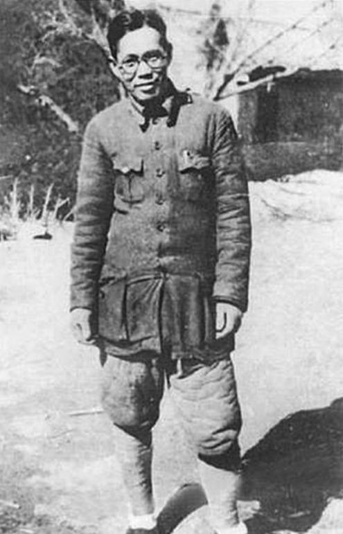 1946年，359旅政治部副主任刘亚生被俘，敌人使唤一个美女特务上门劝降，刘亚生