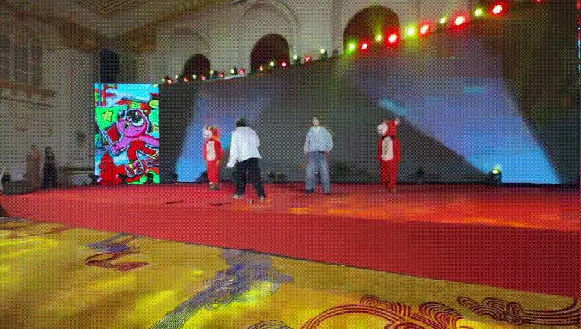 哇唧唧哇年会又来了哇唧唧哇年会够夯 别人开年会，廖俊涛开“个唱会”，这即兴改编到