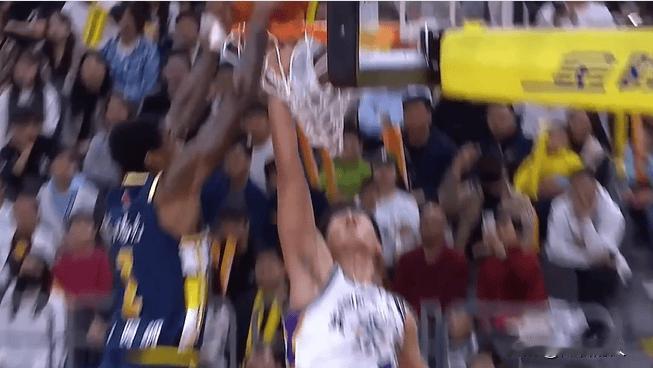 萨姆纳劲爆隔扣，身体素质是真的好



萨姆纳面对北控首发出战，打的很出色，发挥