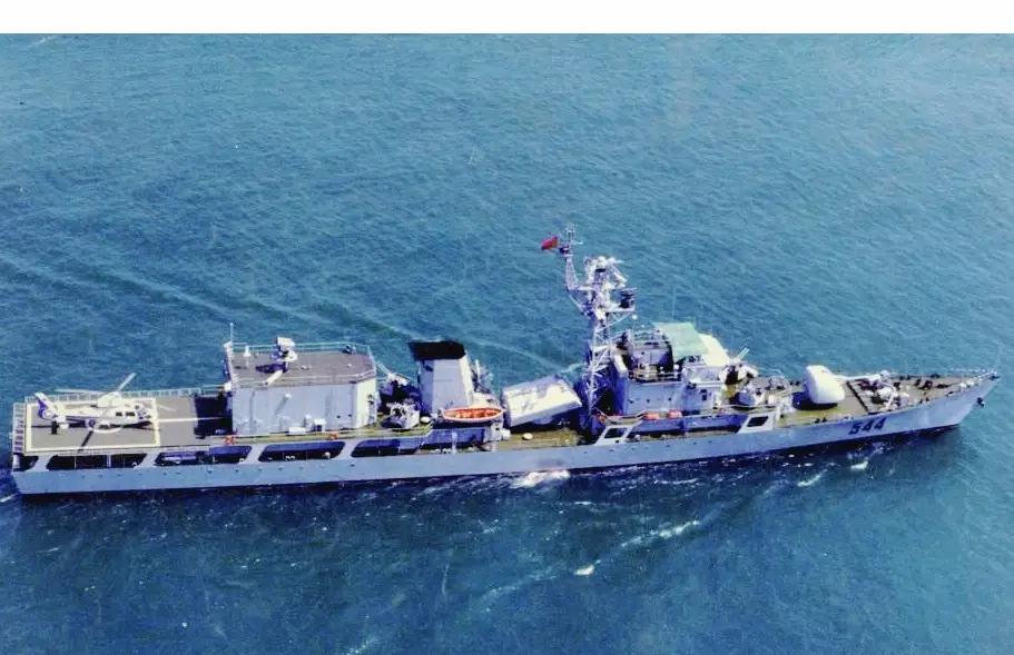 你知道我国第一艘可以起降直升机的护卫舰是哪艘吗？
      544号四平舰（退