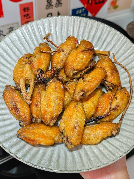 五指毛桃烤鸡翅，一啃就停不下来🤚🤚