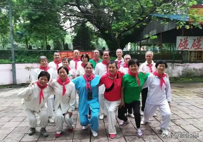 呵呵！
怎么说呢，
一言难尽，
每个人的想法是不一样的。

前些年，
我也参加过