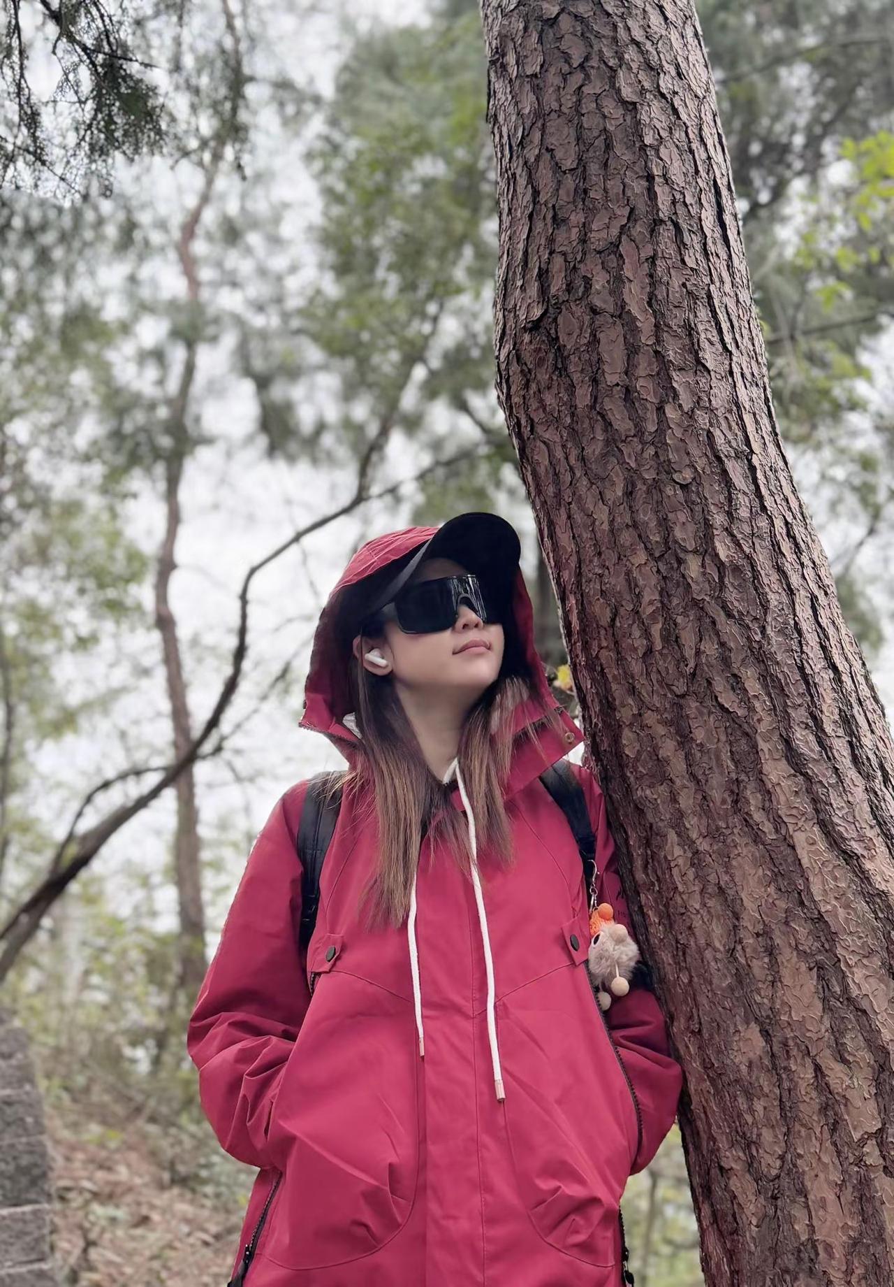 众所周知，帅是一种感觉爬山拍照