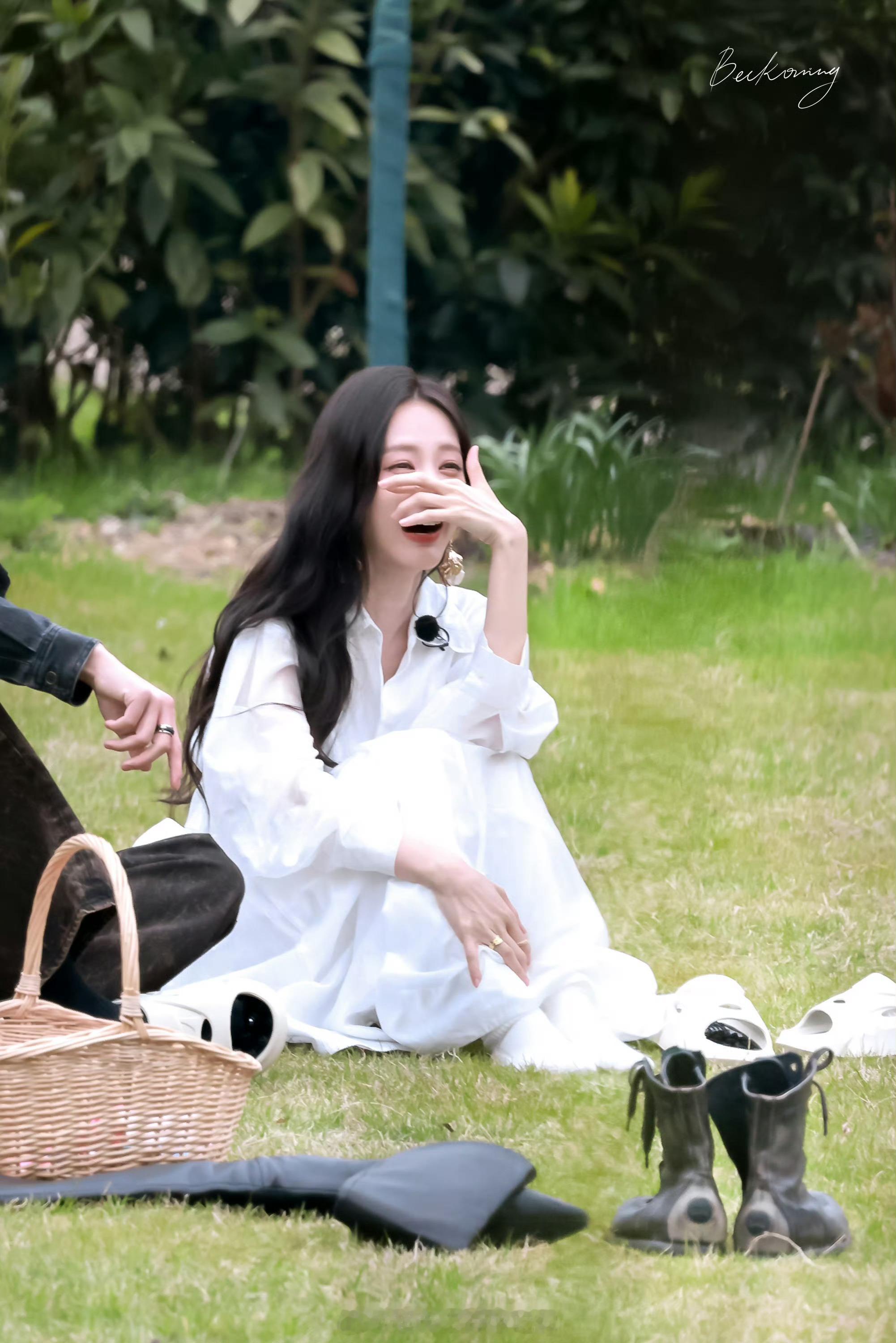 李一桐《古乐风华录》团综路透饭拍今天是简约温柔风李雪期待《古乐风华录》，央央大王