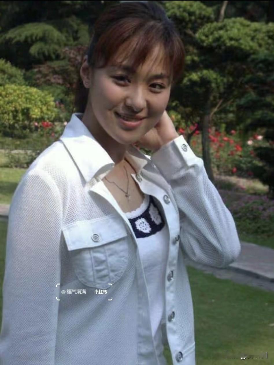 演员沈傲君一看就是富贵相，后来听说她嫁的不错，相当不错。

丈夫据称为‌乾隆皇帝