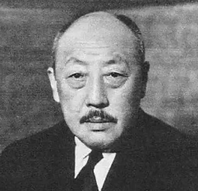 1950年，大汉奸张景惠走进战犯管理所，却看见同为汉奸的儿子穿着军装站在门口，他
