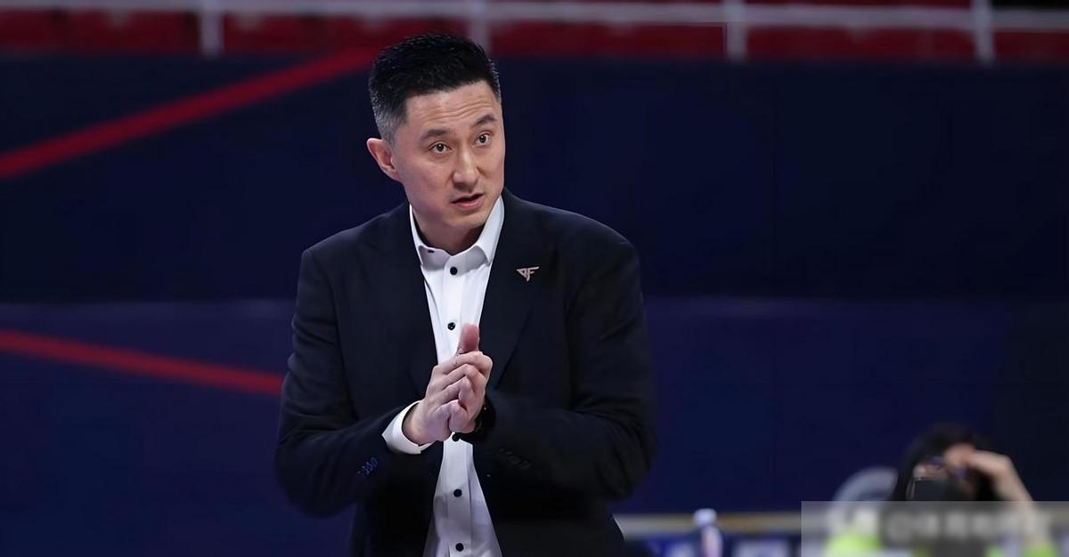 杜锋工作繁忙！
近期，有消息称杜锋已经去塞尔维亚学习与提升！但把这事放到他现在的