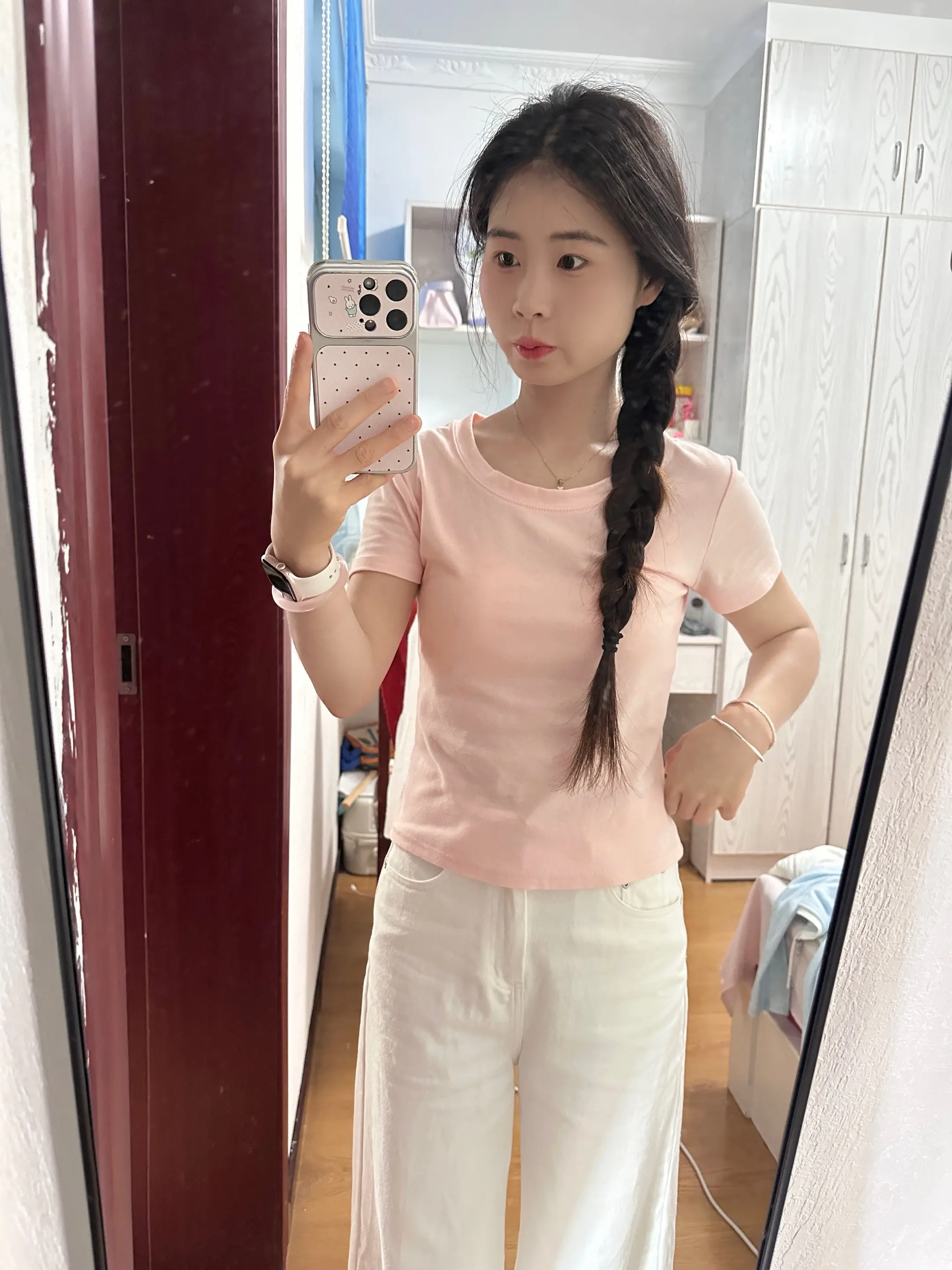 我也希望自己能够遇到一个人，他会这样对我说，我遇见你很晚，但我会陪你很...