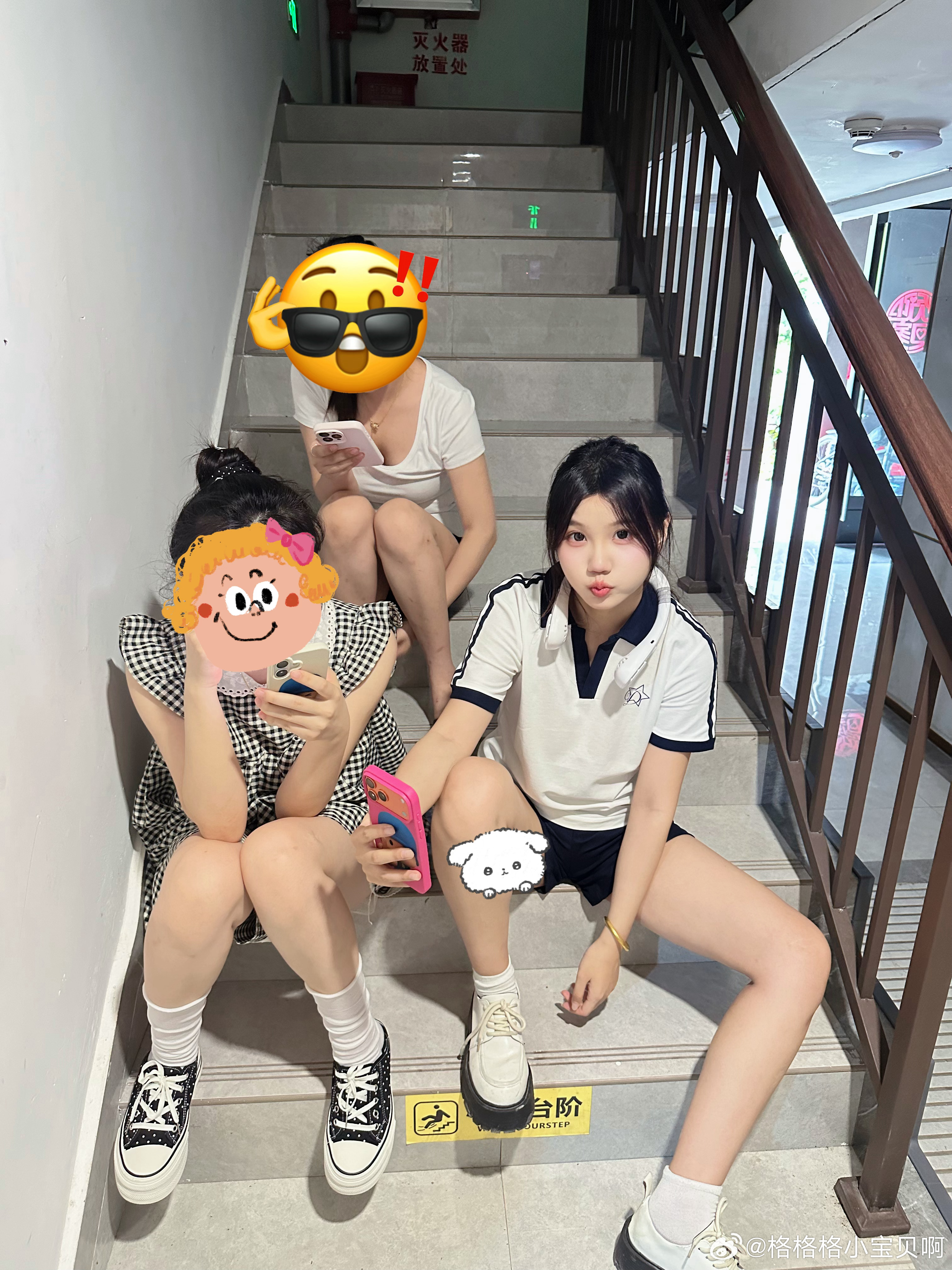 好好笑(ღ˘︶˘ღ)陈姐给我们三拍的 我好像扛把子 这彪悍的坐姿 