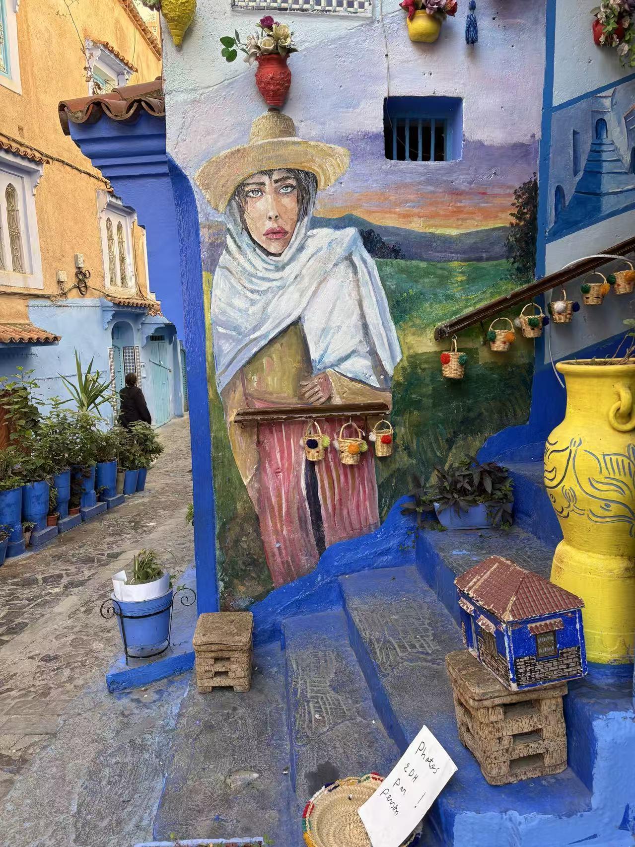 开着中国车来到了非洲摩洛哥的舍夫沙万，由于来到这个蓝色之城的时间有点晚，我随手打