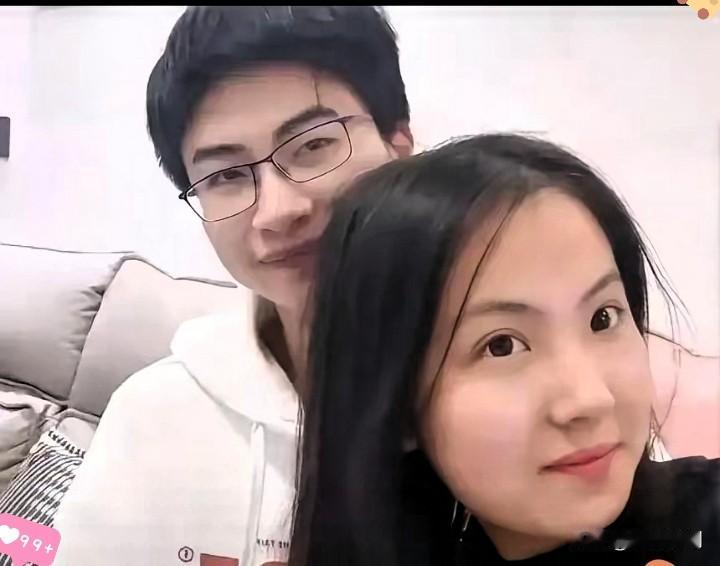 庞众望的感情风波，简直是照妖镜般照出了网友的“造神执念”！明明是两个年轻人合不来