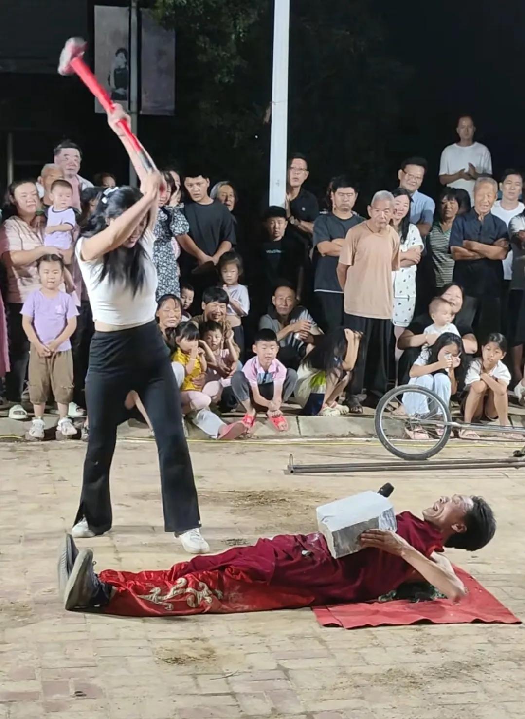 胸口碎大石算不算"骗局"？或者说根本就是魔术？因为根本不难啊！成年男人都能来啊，