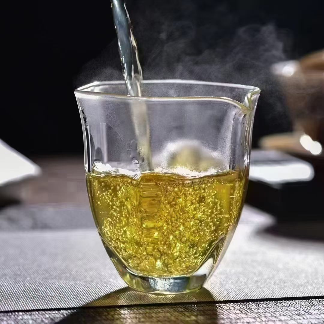 茶道  泡茶的过程，对心灵是一场温柔的治愈。沸水注入，茶叶缓缓舒展，香气慢慢散开