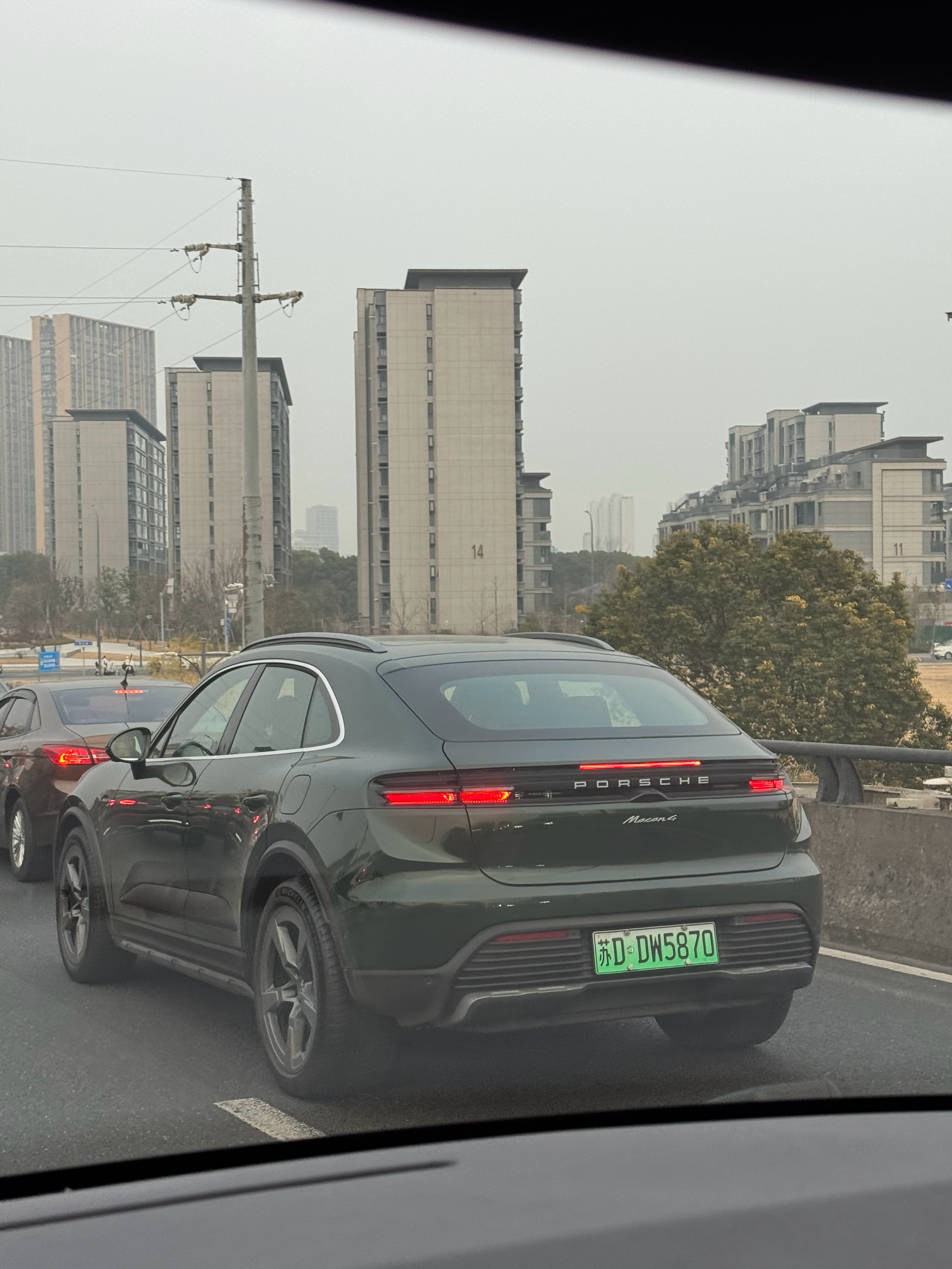 这个应该是销量最差的保时捷……… 