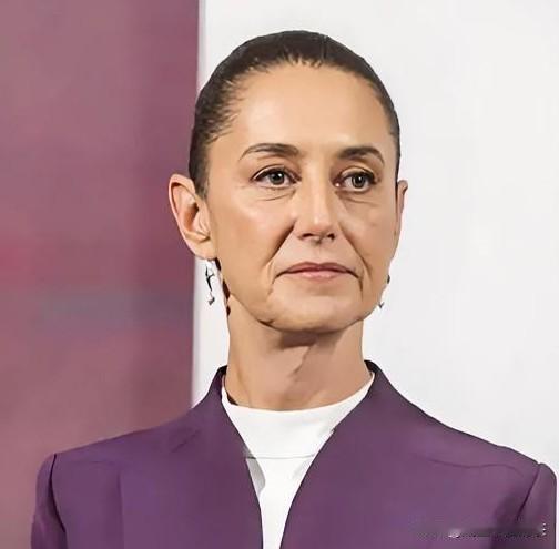 真的开眼了！
一场足球决赛，硬生生把国际社交的人情世故展现得淋漓尽致。
 
谁也