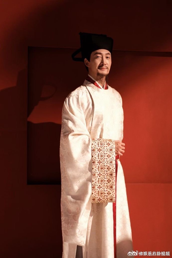 春晚荷花花神是周敦颐还是西施门楣之上 总台春晚《贺花神》热议不断！秦岚的柔美 v