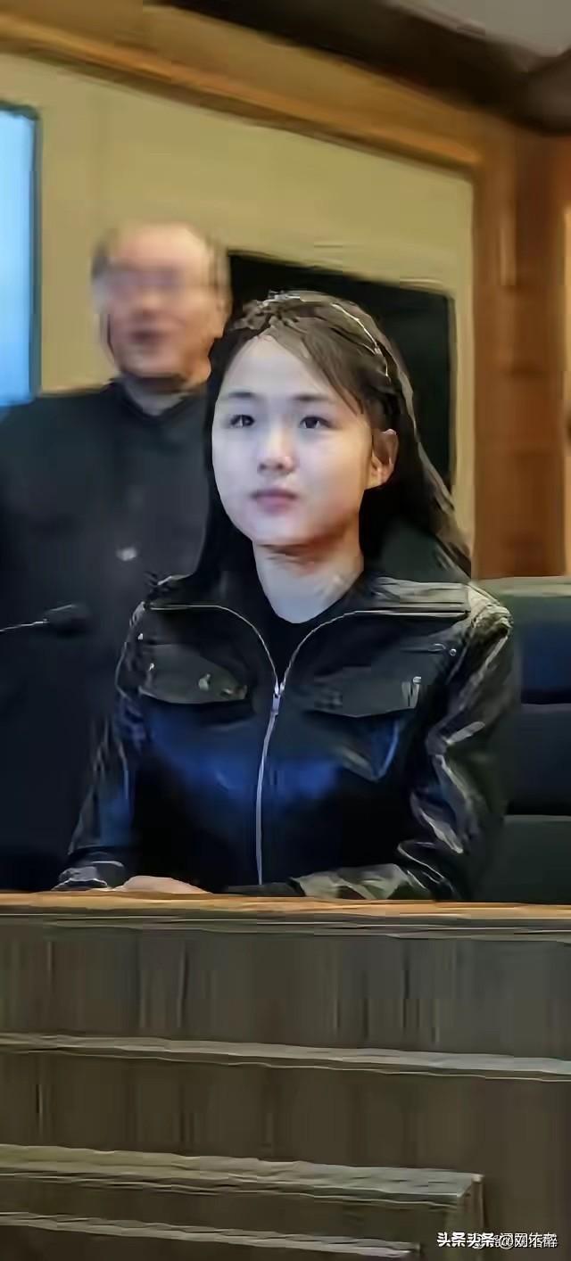 她是全球关注度最高的女孩！
虽说年纪不大，但站位极高，频繁亮相，未来可期！