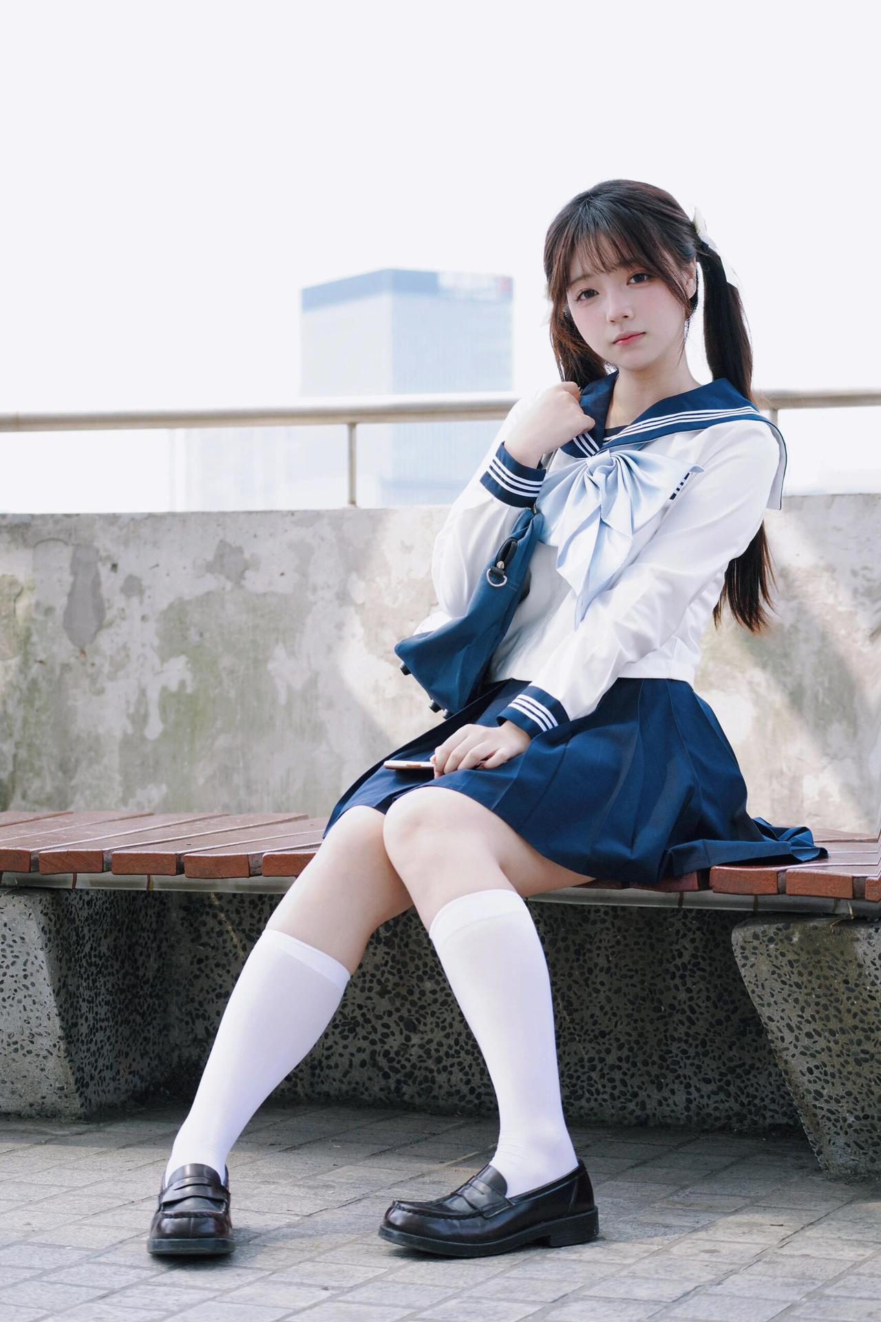 校园少女风，青春洋溢的校服照