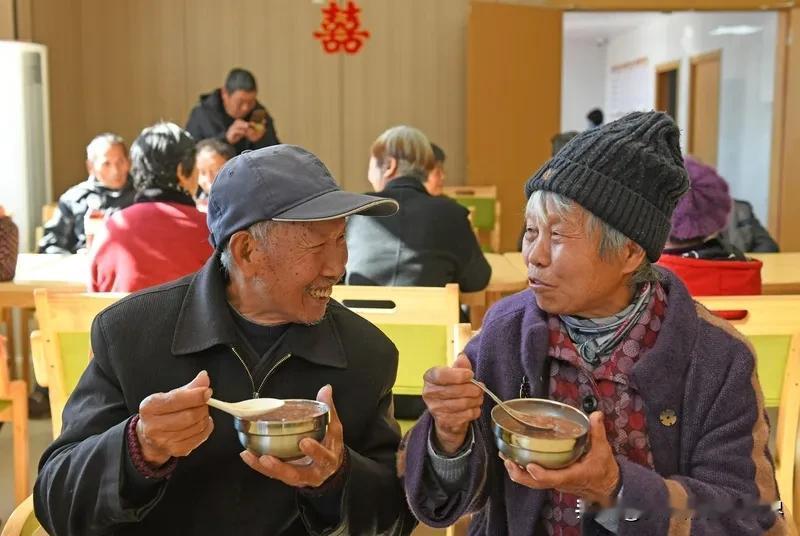 今天将近中午的时候，同事问我：“今天中午打算吃啥饭呀？”我随口就回答道：“啥饭都