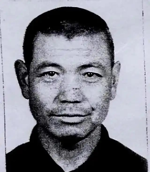 上世纪90年代，吉林柳河县出现一名连环作案的犯罪人员杨洪军，他长期在夜间尾随独自