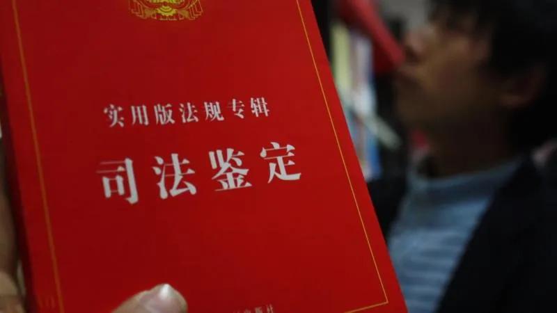 亲子鉴定还不够！河南新乡，男子与妻子离婚十多年后，拿着一张亲子鉴定报告，将前妻诉