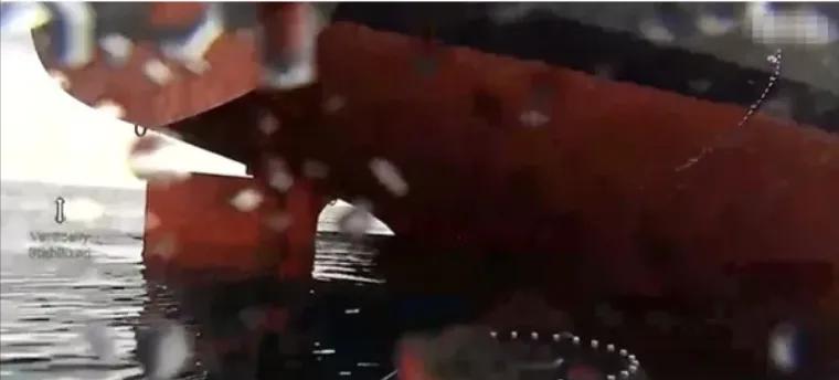 *在近期所有遭乌克兰远程打击的俄罗斯目标中，有一个引起了我的注意：悬挂俄罗斯国旗