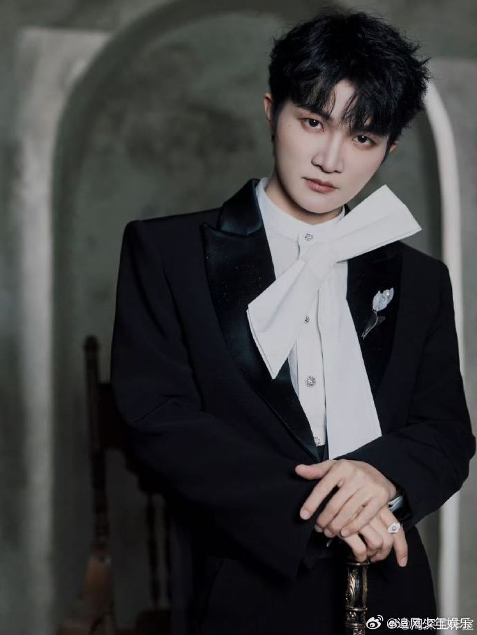 六公主给周深加了开花特效六公主镜头下春分的周深 被六公主的细节戳到了，镜头里的周