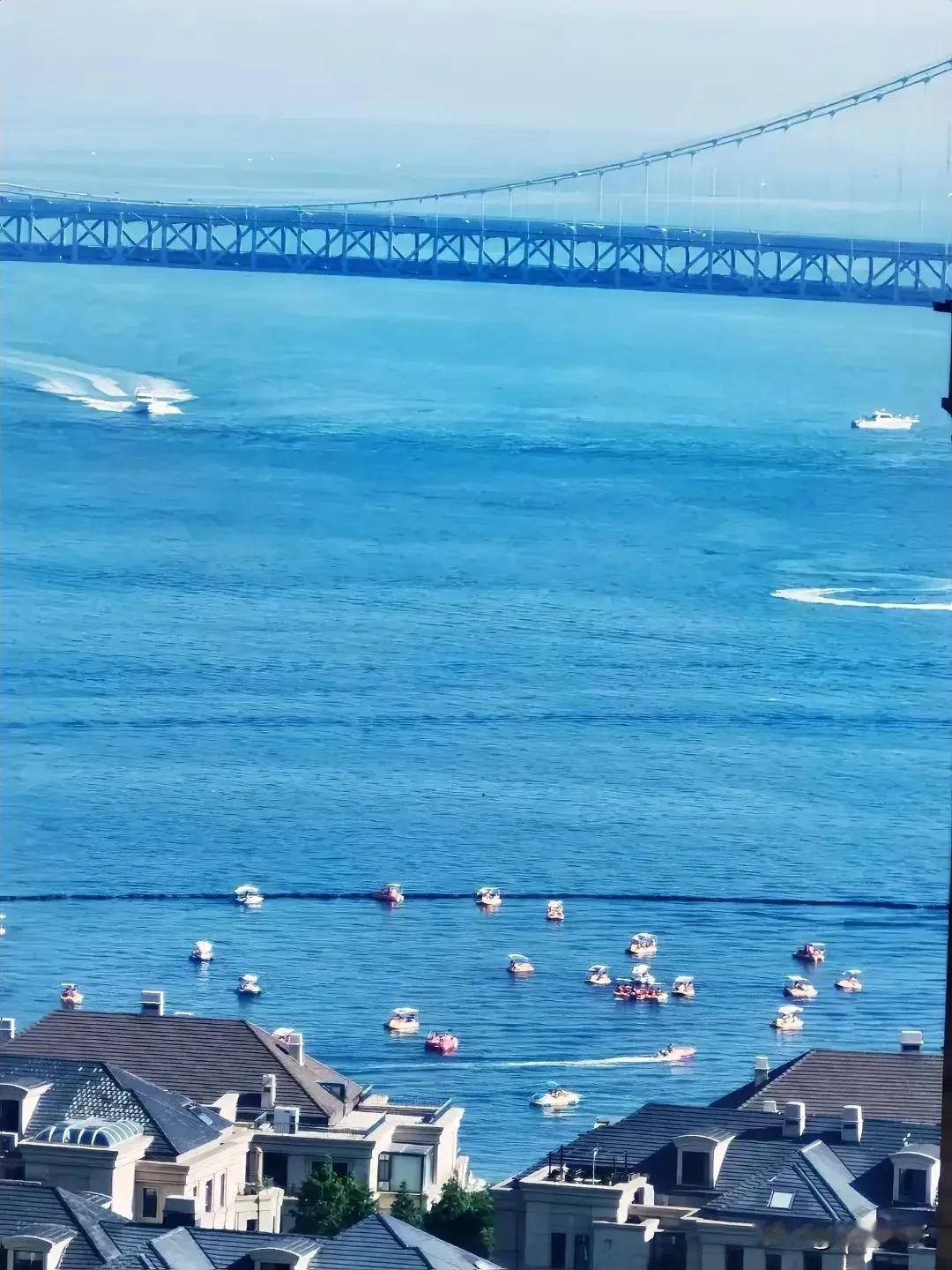 很惊讶！大连星海广场商业拍摄被独家承包？

百余名好多独立摄影师接单时，遇到穿“