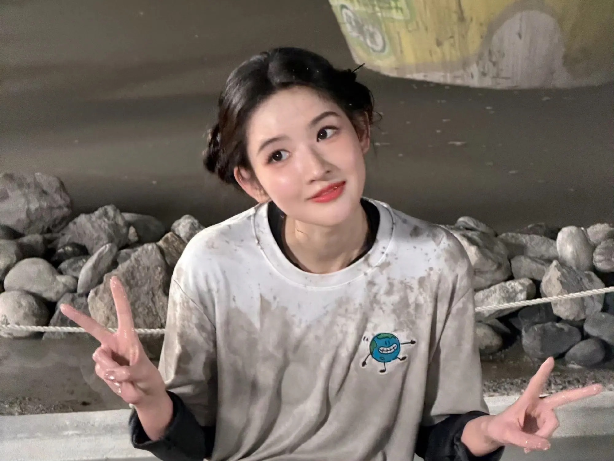 王玉雯舞蹈搭子小绿猫王玉雯带大家复习地球团舞动作王玉雯抱着小绿猫同步跳团舞，还细