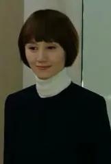  唐晶的扮演者袁泉，1977年10月16日出生于湖北省荆州市沙市区，中国内地影视