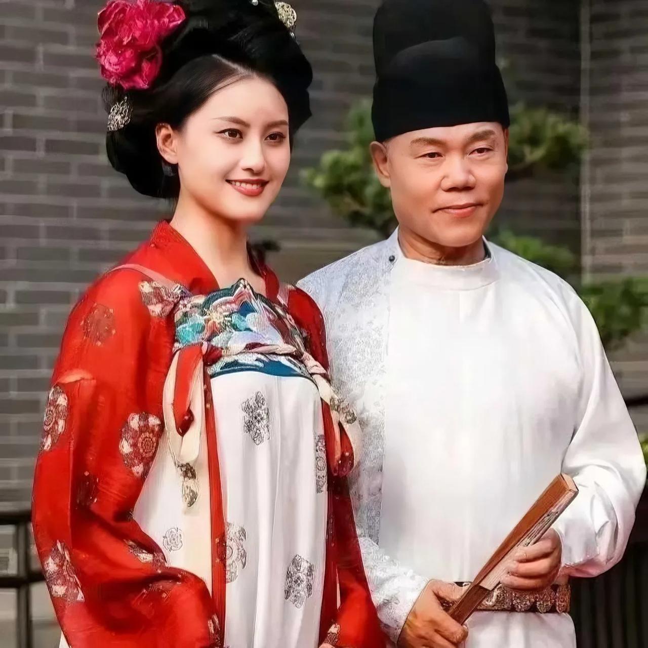 9月20日，新加坡《联合早报》称:“反美斗士”司马南扮李白推销白酒遭吐槽和抵制！