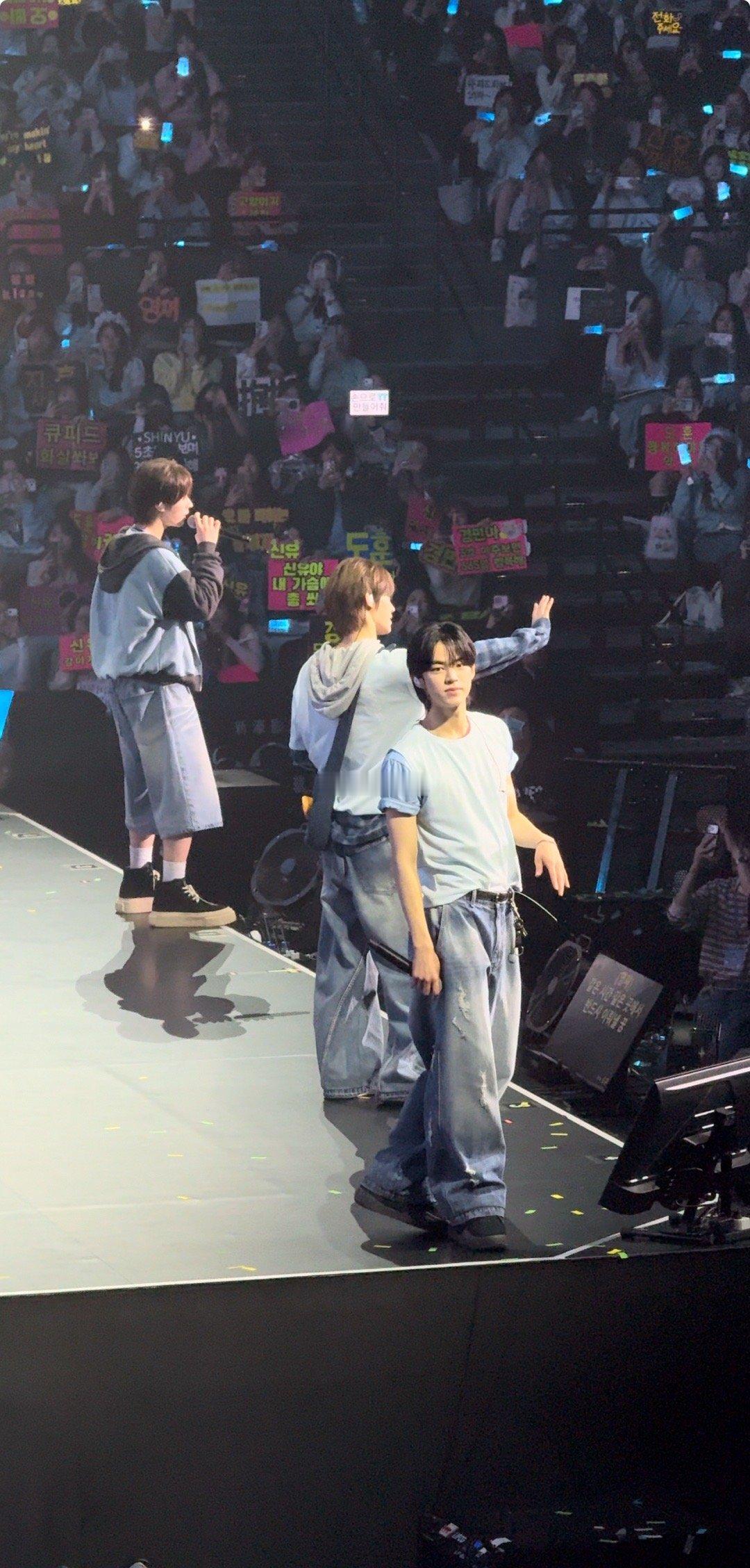 逐帧观看截了张像在对视的图 