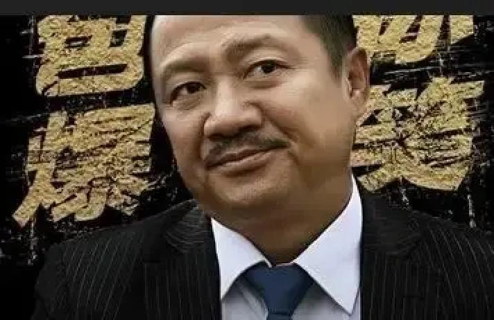 老唐这回玩大了。
 
前妻说他打女儿、偷腥、带外人进组，一条比一条狠。观众一听“