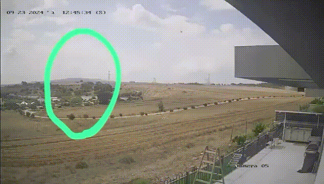 当地时间9月23日12时45分，以色列自己的监控摄像头拍摄到，黎巴嫩真主党武装发