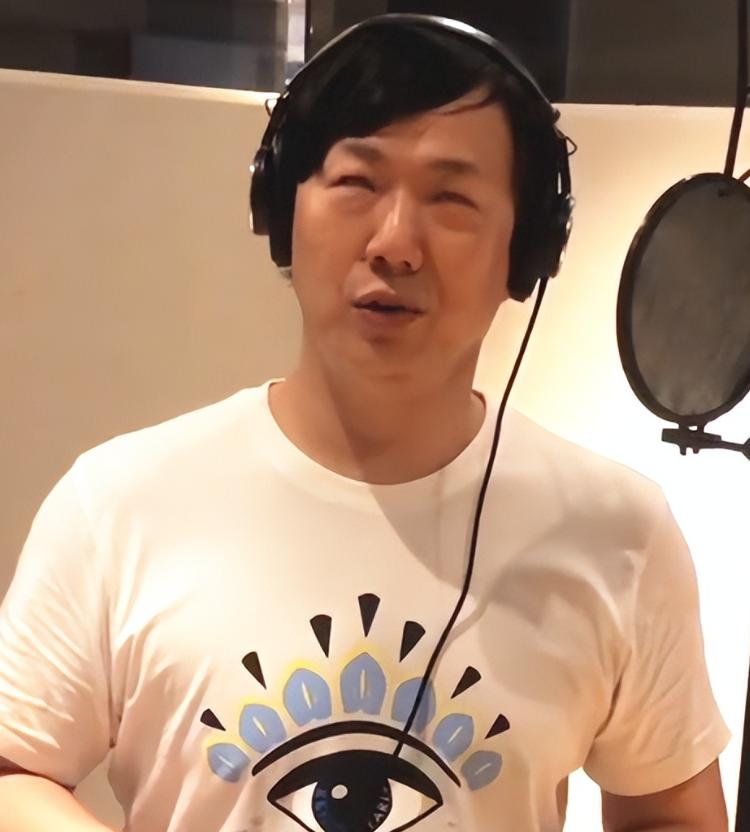 萧煌奇可能也没有想到他有一天会在新闻里恢复视力。
因为黄子佼的风波仍在持续，6月