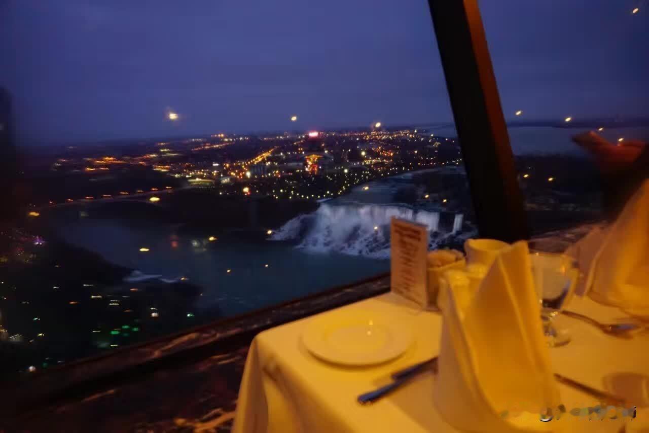 我们是相亲认识的，接触了快一年才决定恋爱
我的缺点是脾气大，情绪上来的时候自己都